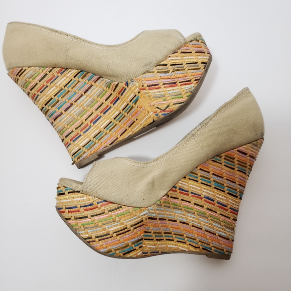 5/$15 Size 6 Speed Limit 98 Khaki Canvas Woven Platform Wedges - Picture 5 of 8